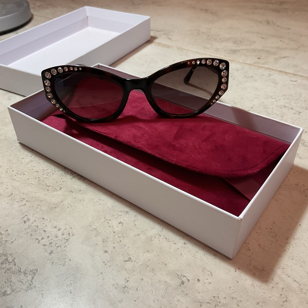 NIB Guest jeweled sunglasses, “Marciano“ black frames, velvet case